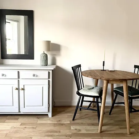 Stylish City Flat With Private Parking * Bristol