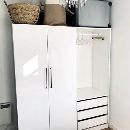Apartment Stylish City Flat With Private Parking *